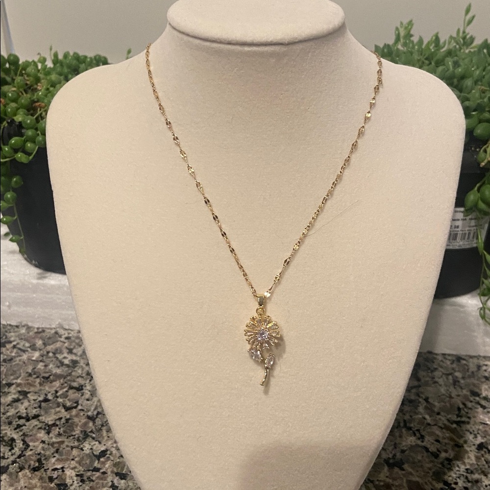 Crystal Flower Spinner Necklace NWOT - Picture 5 of 9